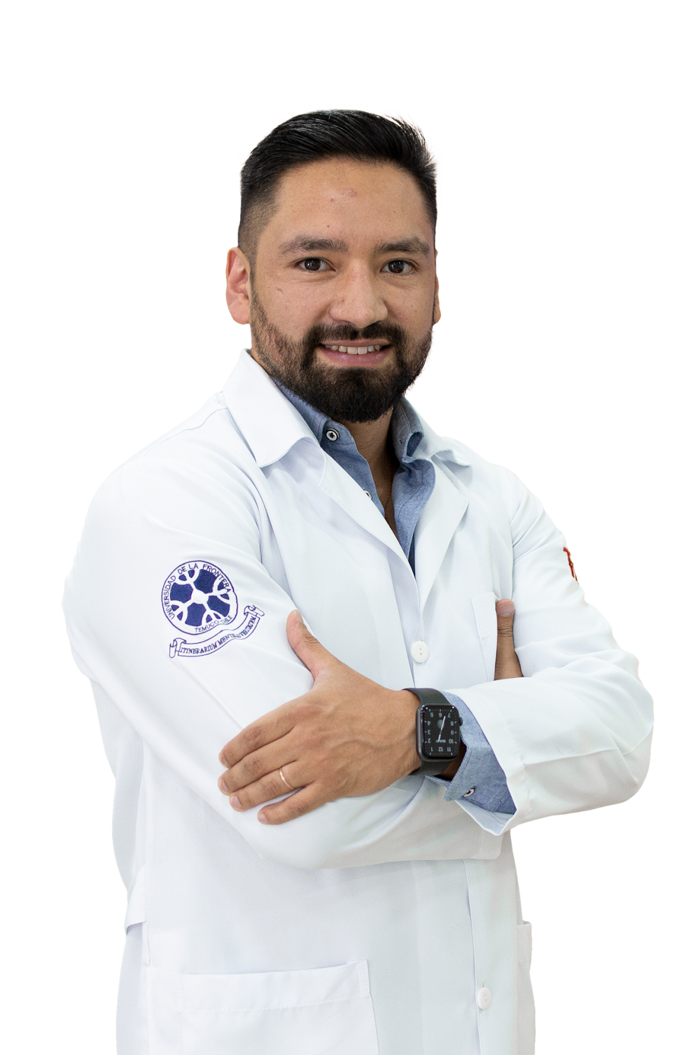 José Ordenes, kinesiólogo, de jaleco con los brazos cruzados